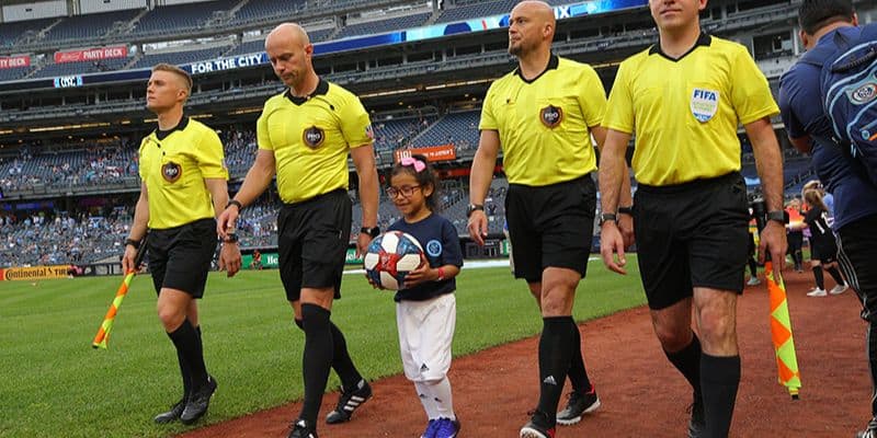 Các trọng tài thể thao có danh tiếng trong bóng đá